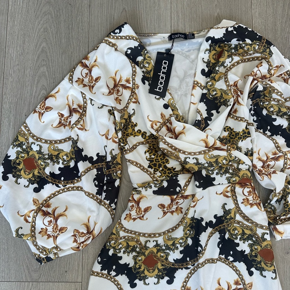 Boohoo White and Gold Chain Print Dress